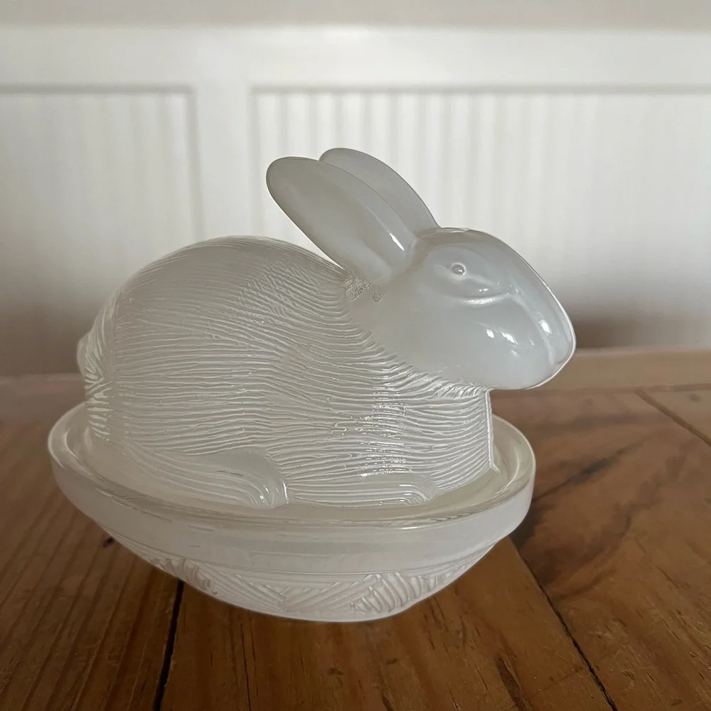 Target Bullseye Glass Easter Rabbit in a Nest Covered Dish